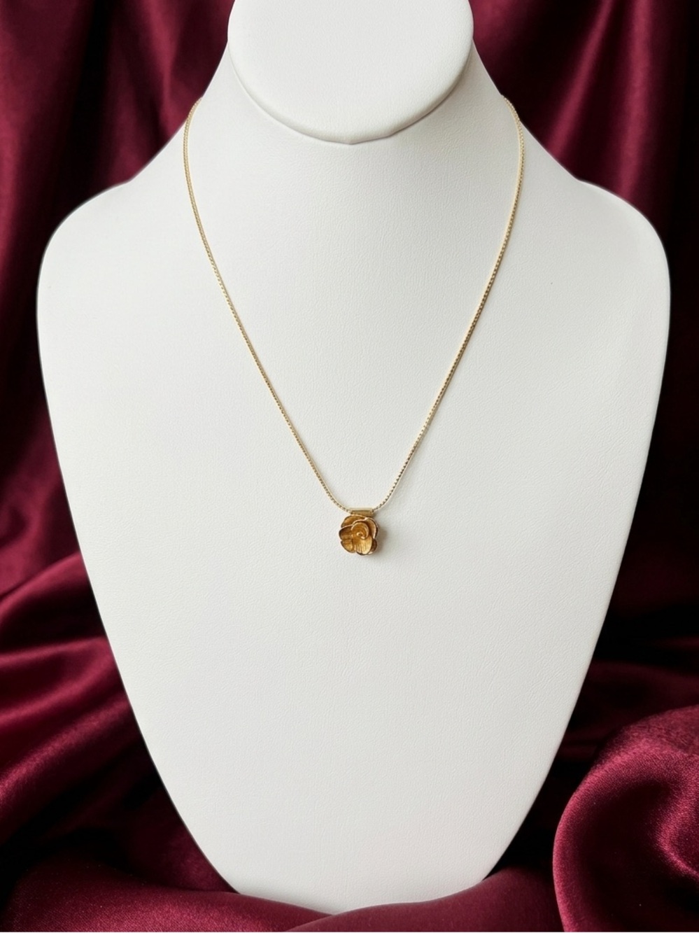Vintage Avon 14k GF Sculpted Rose Flower Pendant Necklace 17.5”